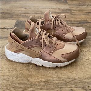 Nike air Huarache rose gold